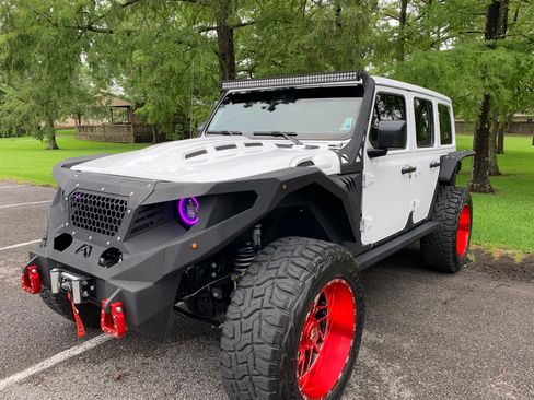 Used 2019 Jeep Wrangler Unlimited Sahara image 28