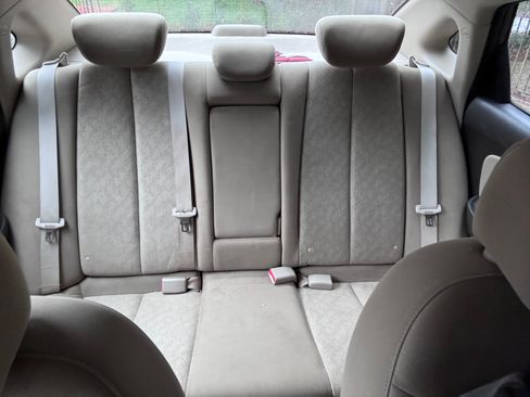 Used 2010 Hyundai Elantra GLS image 6