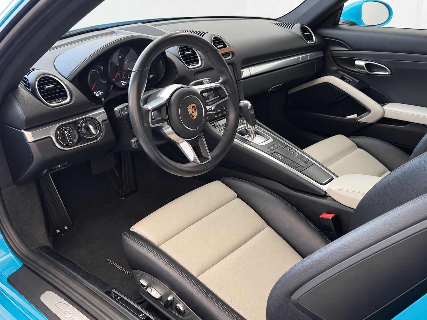 Used 2019 Porsche 718 Cayman RWD image 5