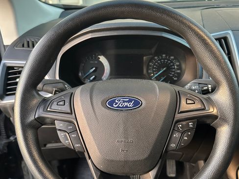 Used 2018 Ford Edge SE image 9