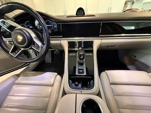 Used 2018 Porsche Panamera image 6