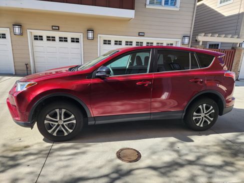 Used 2018 Toyota RAV4 LE w/ All Weather Liner Package image 10