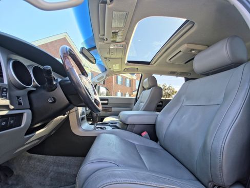 Used 2010 Toyota Sequoia Platinum image 20