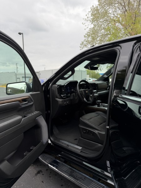 Used 2024 Chevrolet Silverado 1500 High Country w/ Technology Package AWD/4WD image 16