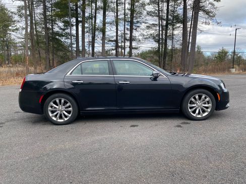 Used 2015 Chrysler 300 C w/ Light Group image 8