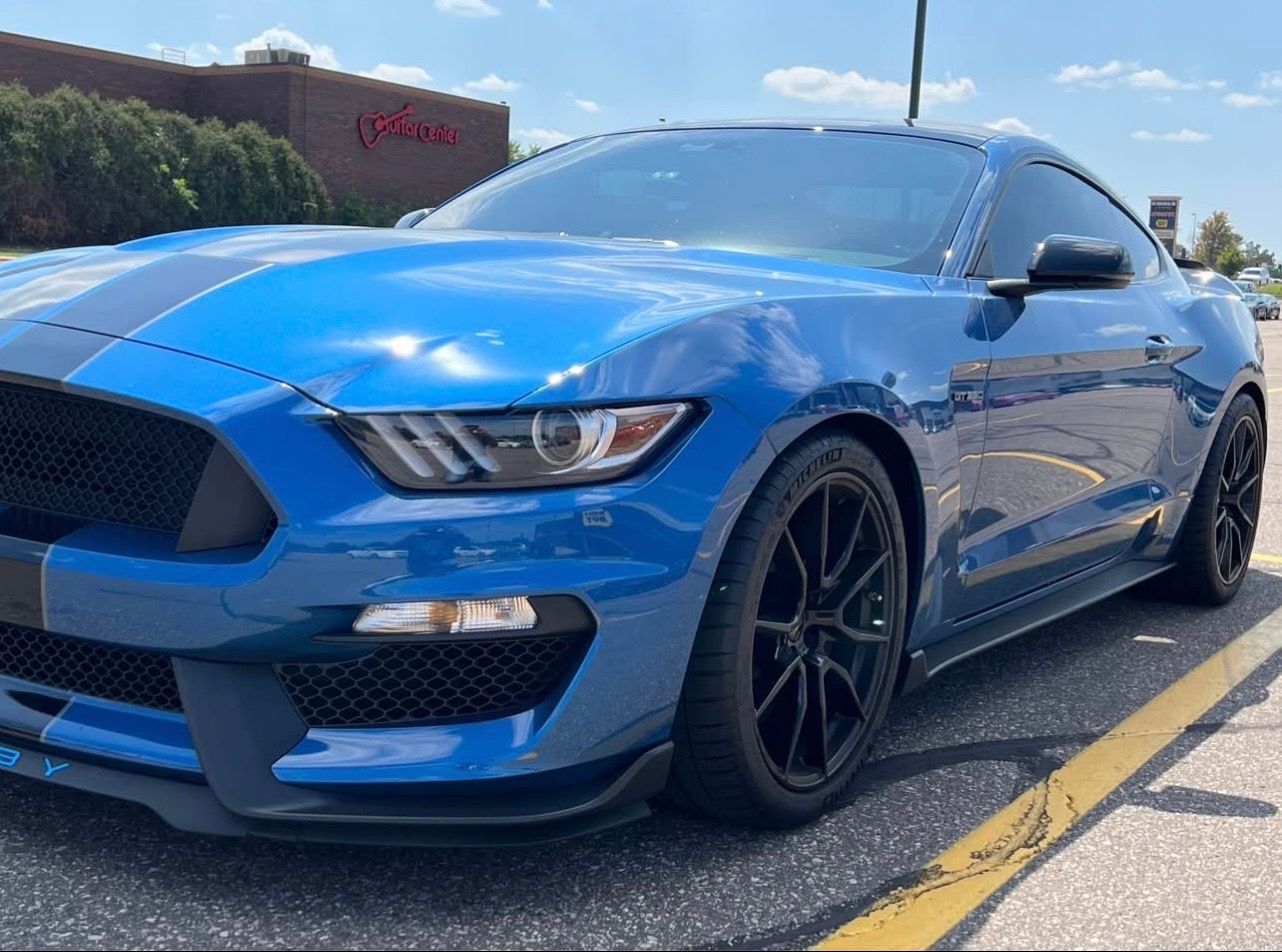 Used 2019 Ford Mustang Shelby GT350 w/ Technology Package RWD image 8