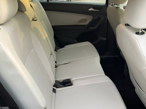 Used 2021 Volkswagen Tiguan SE FWD image 6