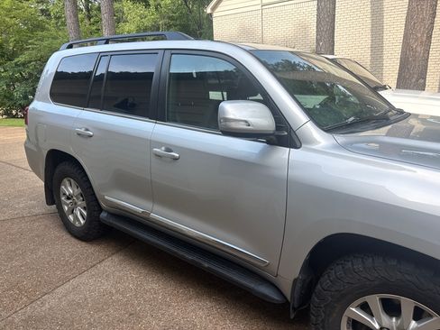 Used 2017 Toyota Land Cruiser AWD/4WD image 9