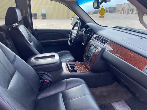 Used 2009 Chevrolet Suburban 2500 LT image 10