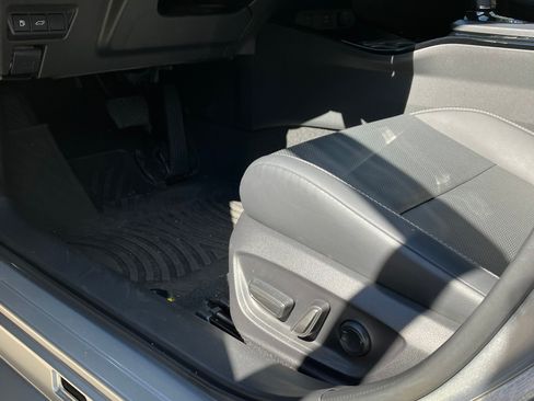 Used 2023 Toyota Prius Limited image 13