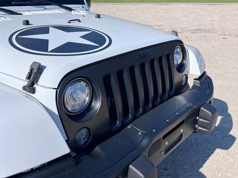 Used 2018 Jeep Wrangler Unlimited Sport image 11