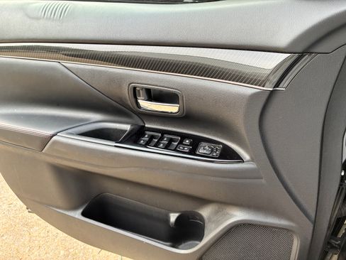 Used 2020 Mitsubishi Outlander LE FWD image 22