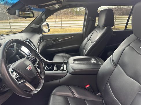 Used 2019 Cadillac Escalade Platinum image 13