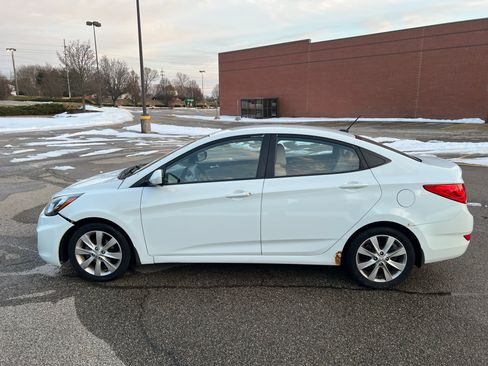 Used 2013 Hyundai Accent GLS w/ Premium Pkg image 4