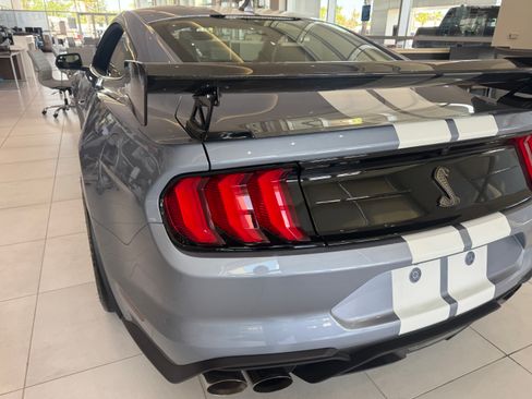 Used 2022 Ford Mustang Shelby GT500 w/ Carbon Fiber Track Pack RWD image 10