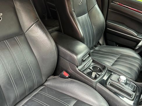 Used 2018 Chrysler 300 S AWD/4WD image 18