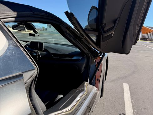 Used 2019 BMW i8 Roadster image 11