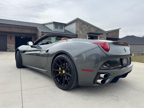 Used 2010 Ferrari California image 15
