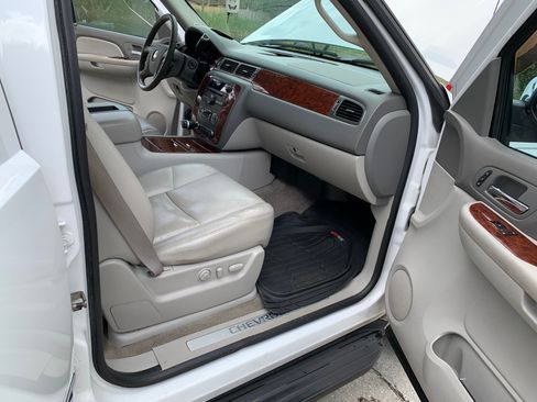 Used 2009 Chevrolet Avalanche LTZ image 10