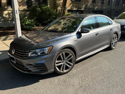 Used 2018 Volkswagen Passat 2.0T R-Line FWD image 6