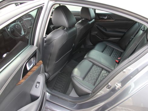 Used 2016 Nissan Maxima Platinum w/ Interior Lighting Package image 6