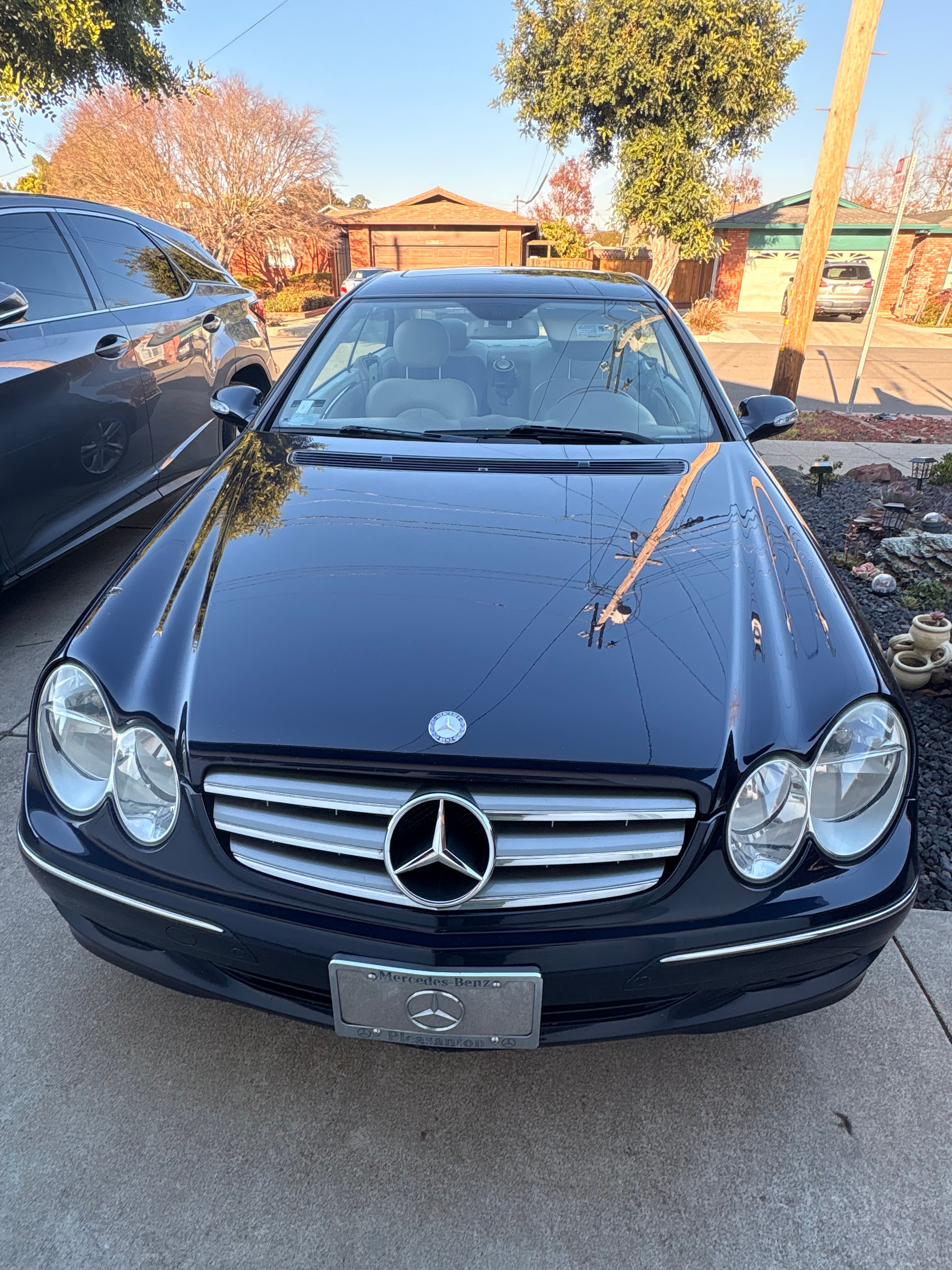 Used 2008 Mercedes-Benz CLK 350 Coupe image 2