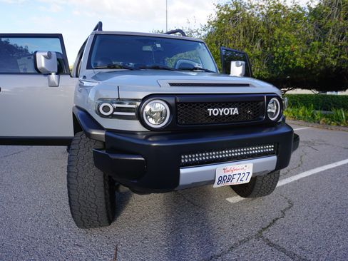 Used 2014 Toyota FJ Cruiser 4WD w/ Convenience Package image 6