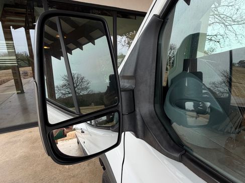 Used 2018 Ford Transit 350 XLT image 8