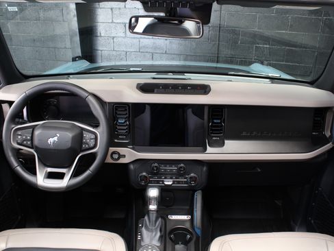 Used 2023 Ford Bronco Badlands image 13