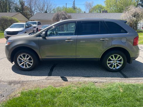 Used 2014 Ford Edge Limited w/ Equipment Group 302A AWD/4WD image 2