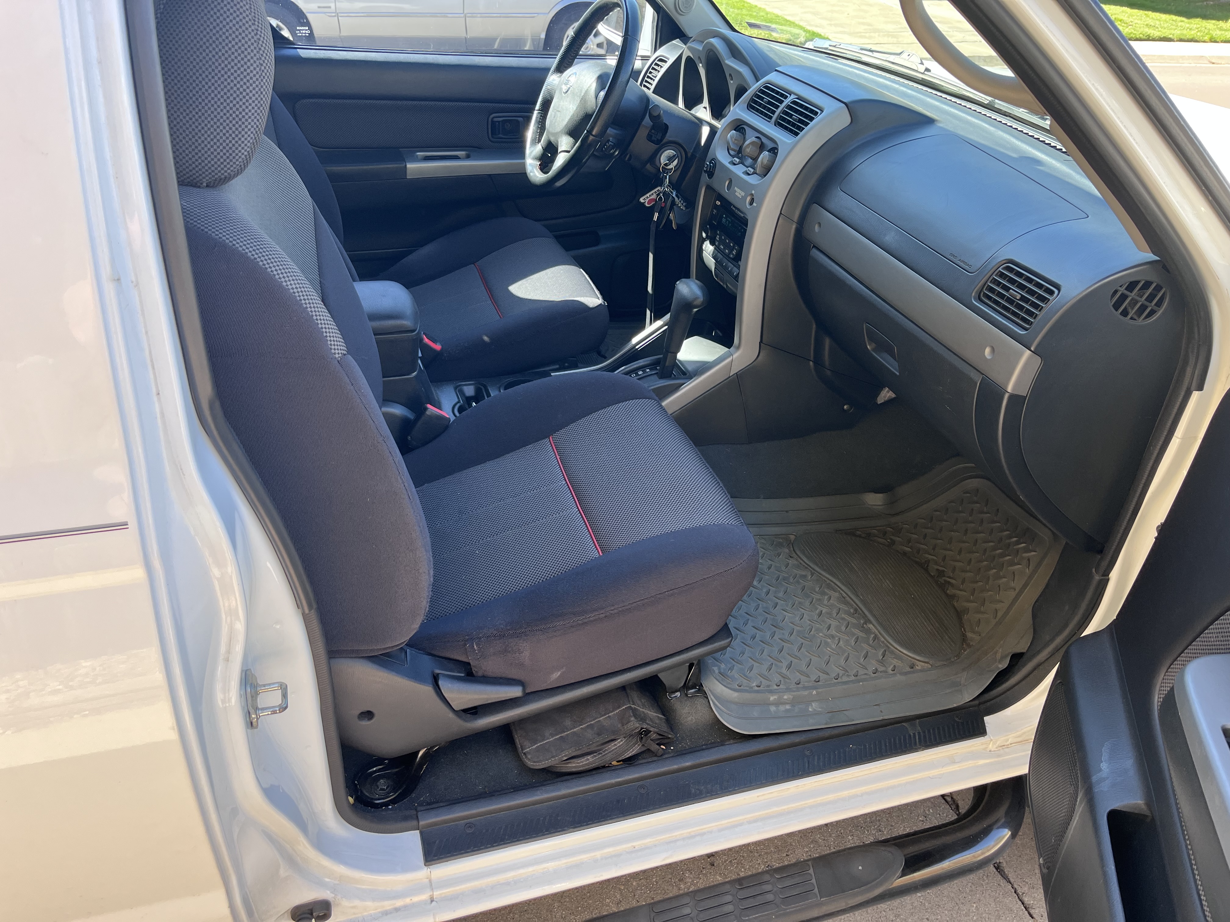 Used 2002 Nissan Frontier S/C RWD image 9