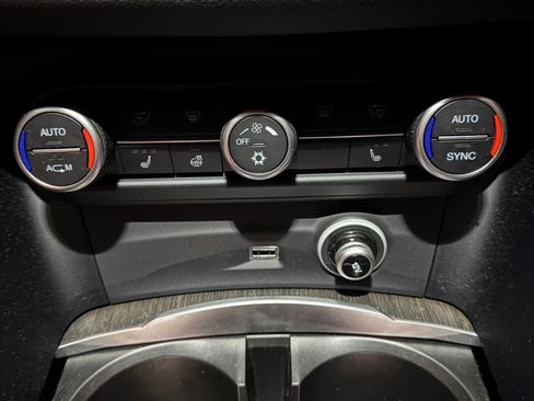 Used 2018 Alfa Romeo Stelvio Ti Sport image 19