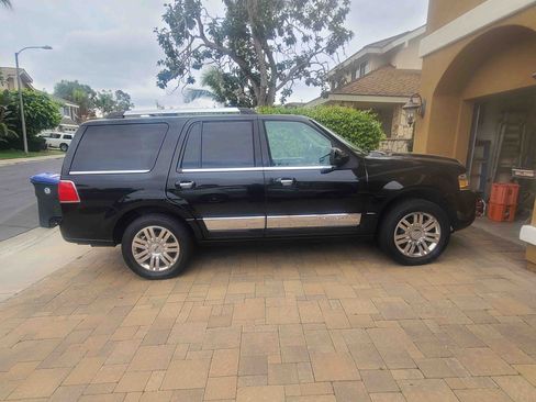 Used 2012 Lincoln Navigator 4WD image 16