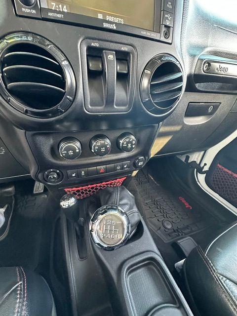 Used 2017 Jeep Wrangler Rubicon AWD/4WD image 4