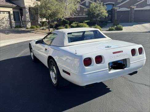 Used 1993 Chevrolet Corvette Convertible RWD image 4