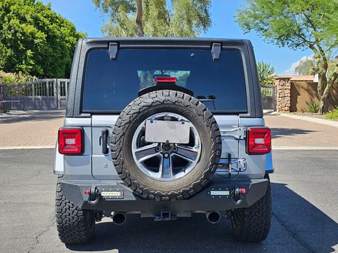 Used 2019 Jeep Wrangler Unlimited Sahara image 6