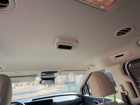 Used 2026 Kia Carnival EX image 12