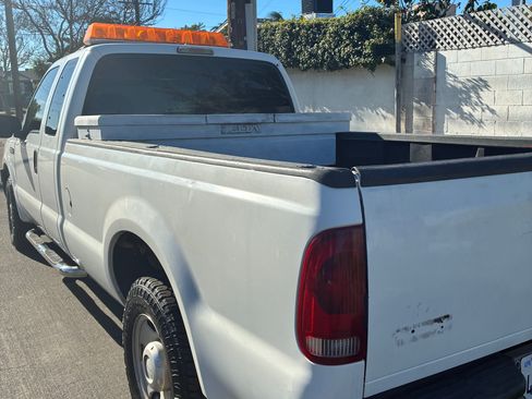 Used 2006 Ford F250 XL image 3