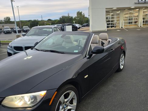 Used 2013 BMW 335i Convertible image 10