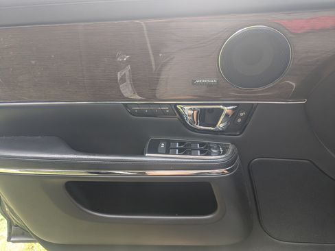 Used 2016 Jaguar XJ Supercharged image 19