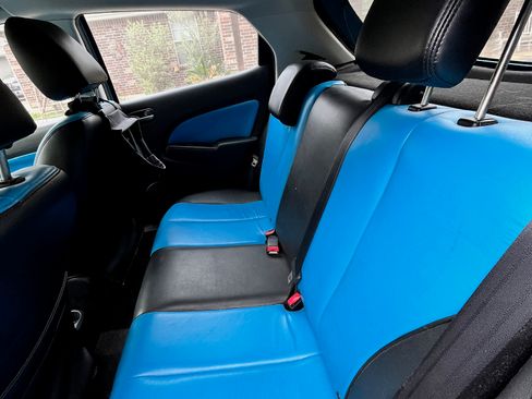 Used 2011 MAZDA MAZDA2 Touring image 11