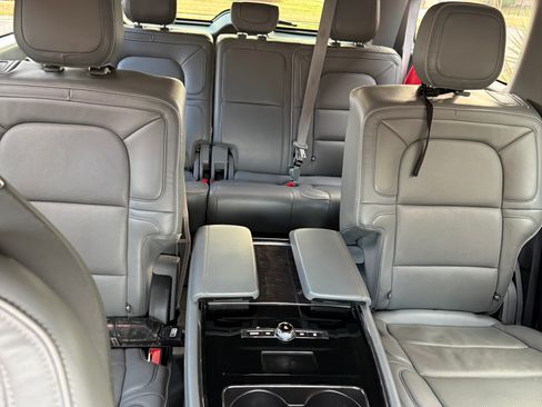 Used 2018 Lincoln Navigator L Reserve image 11