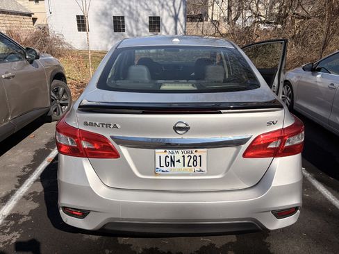 Used 2017 Nissan Sentra SV image 5