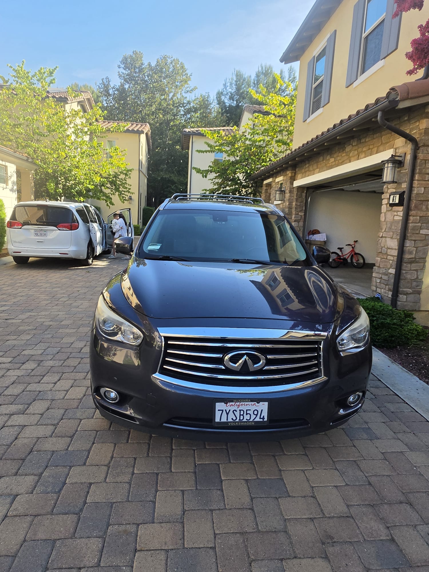 Used 2014 INFINITI QX60 Luxe w/ Deluxe Touring Package AWD/4WD image 2