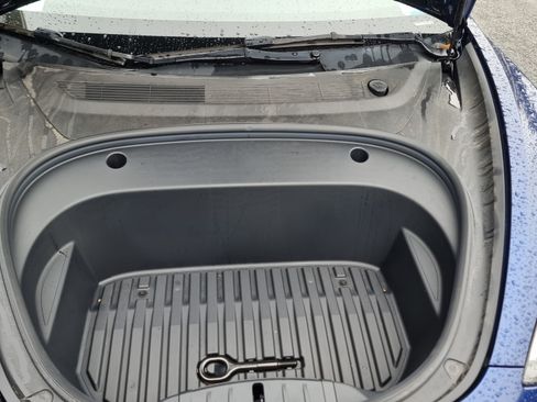 Used 2023 Tesla Model 3 Standard Range image 9