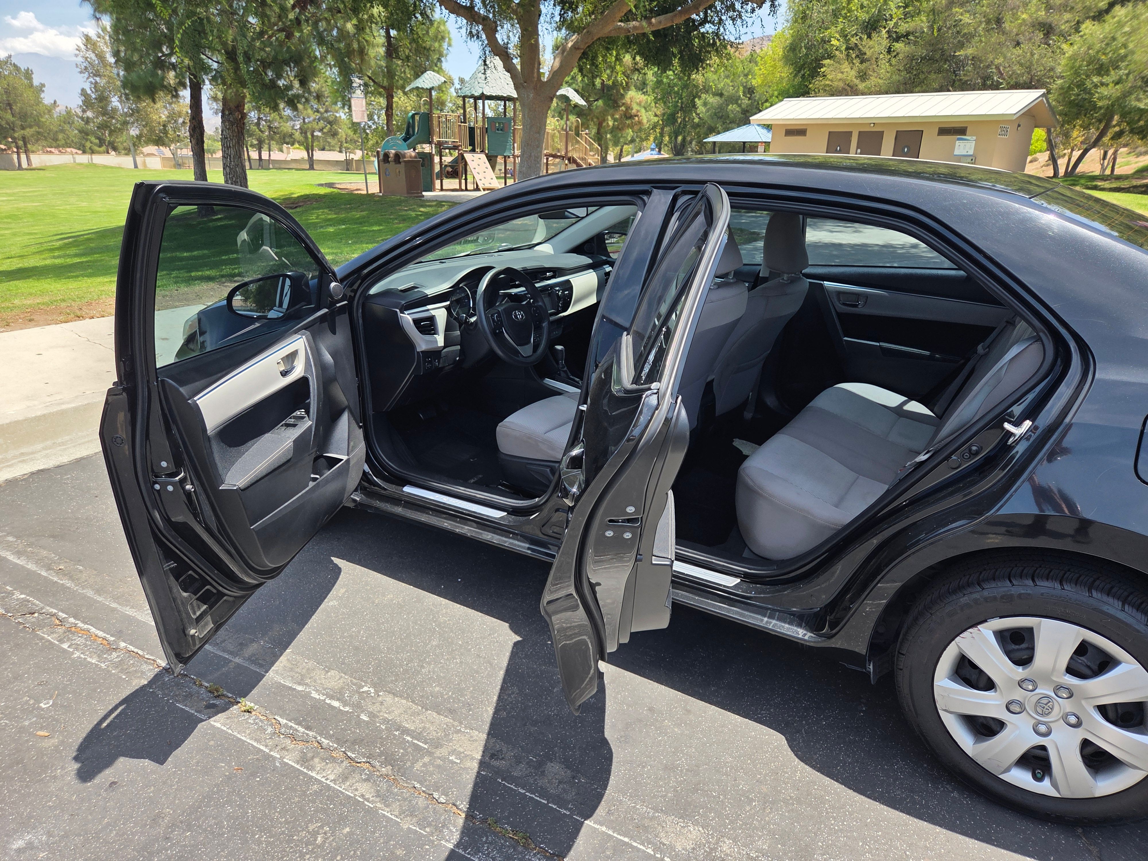 Used 2016 Toyota Corolla LE FWD image 4