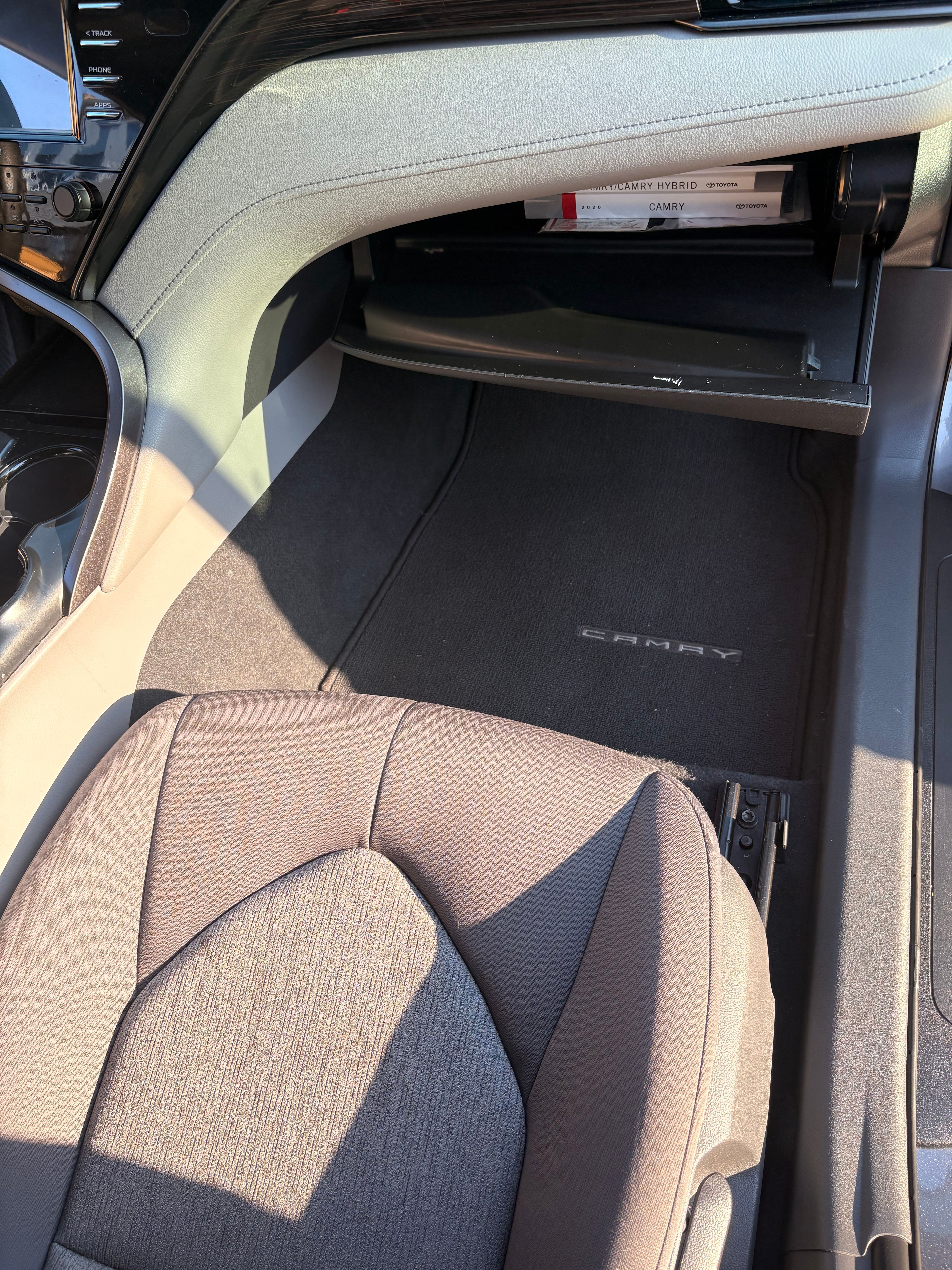 Used 2020 Toyota Camry LE FWD image 13