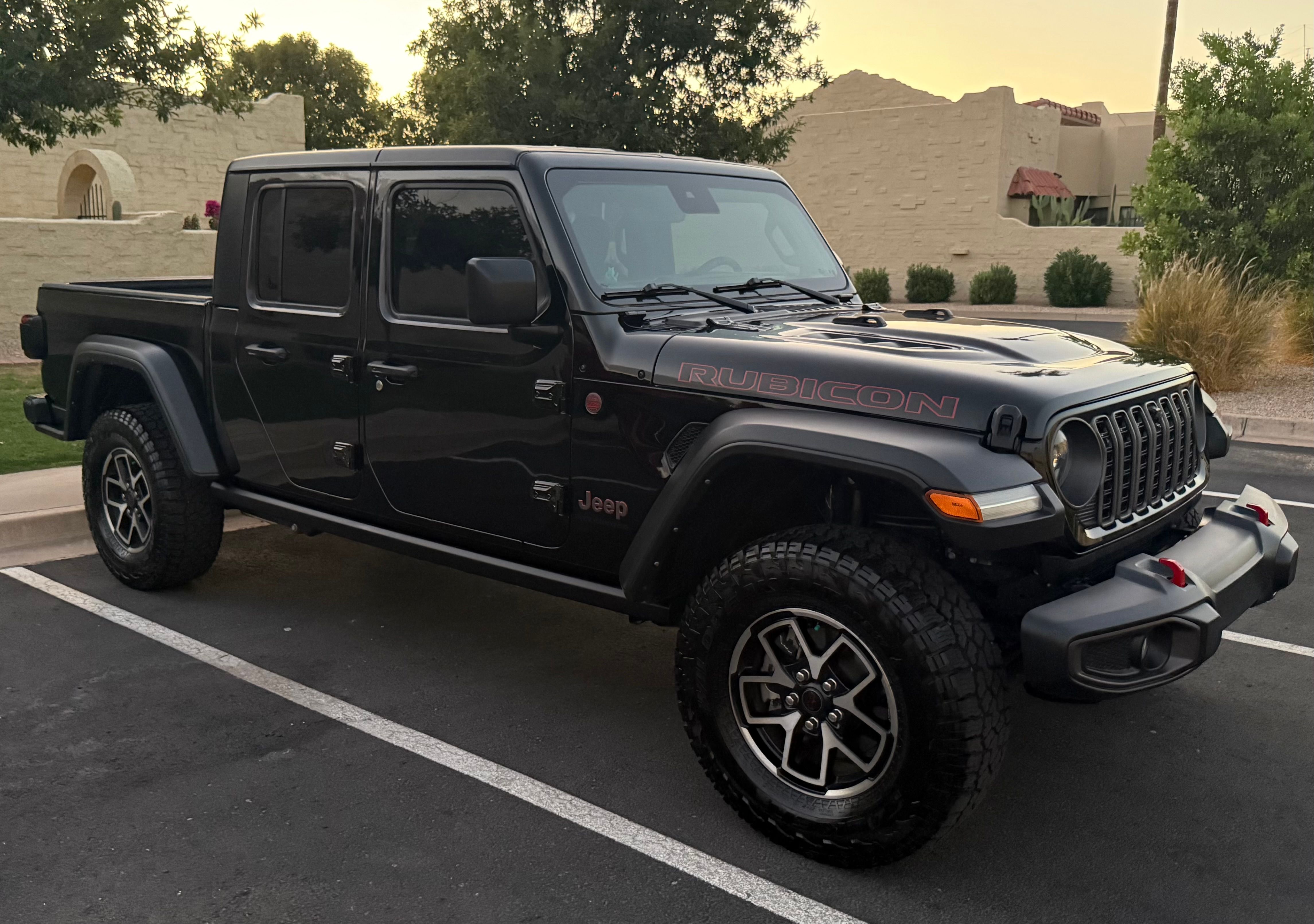 Used 2024 Jeep Gladiator Rubicon w/ Technology Group AWD/4WD image 1
