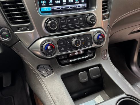 Used 2020 Chevrolet Suburban LT w/ Luxury Package image 9
