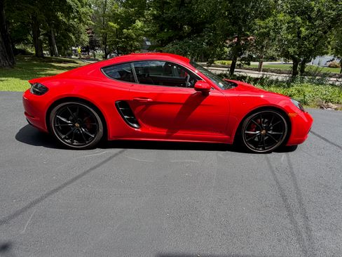 Used 2019 Porsche 718 Cayman GTS RWD image 6